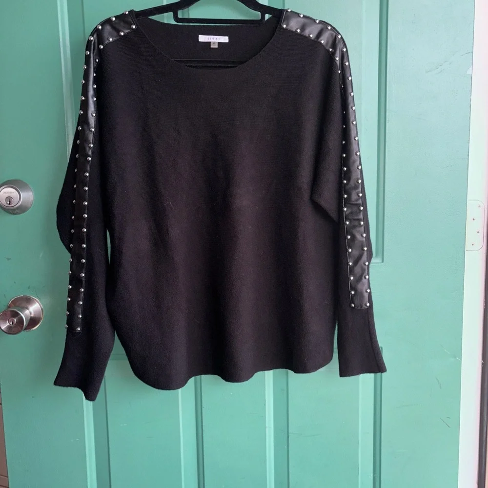 Sioni XL lightweight Black knit top faux-leather panels / metallic studs - Picture 2 of 8